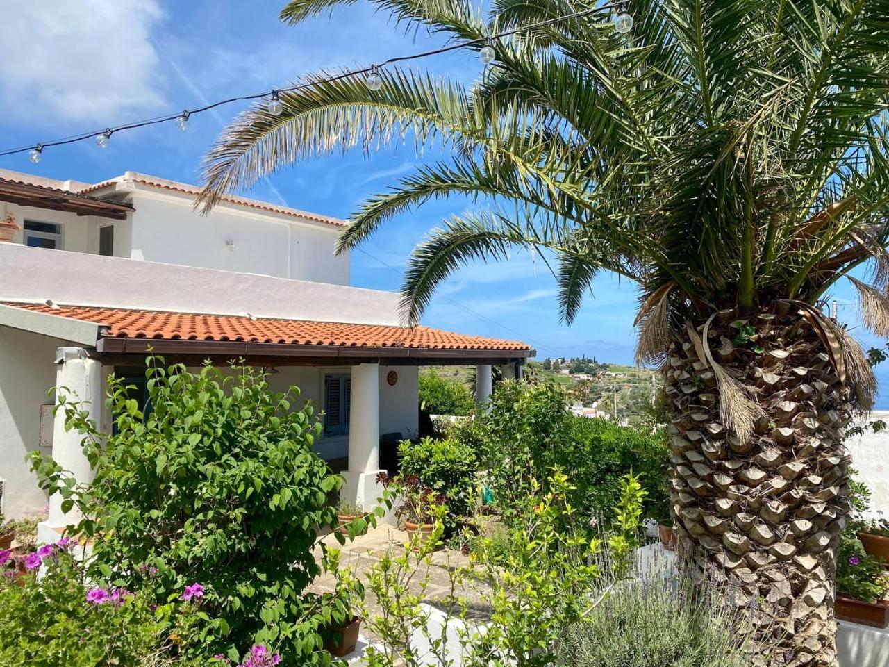 Casa Zagami Villa Malfa  Eksteriør billede